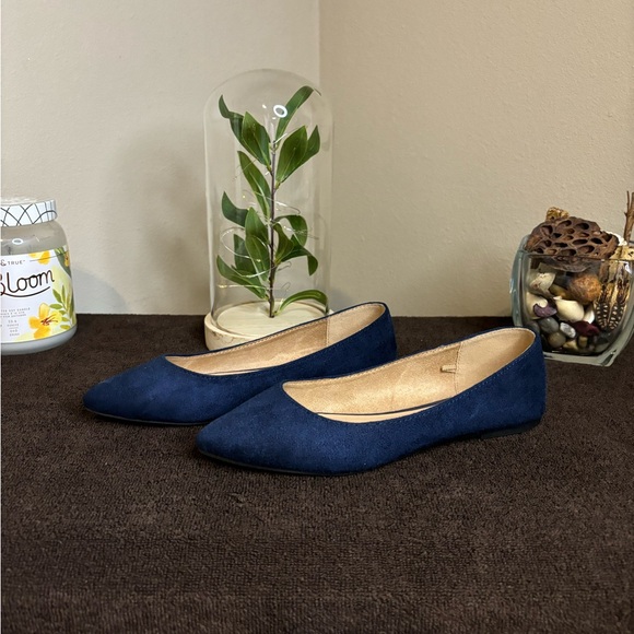 Blue flats; very cute, & comfortable; easy to walk in. - Picture 6 of 7